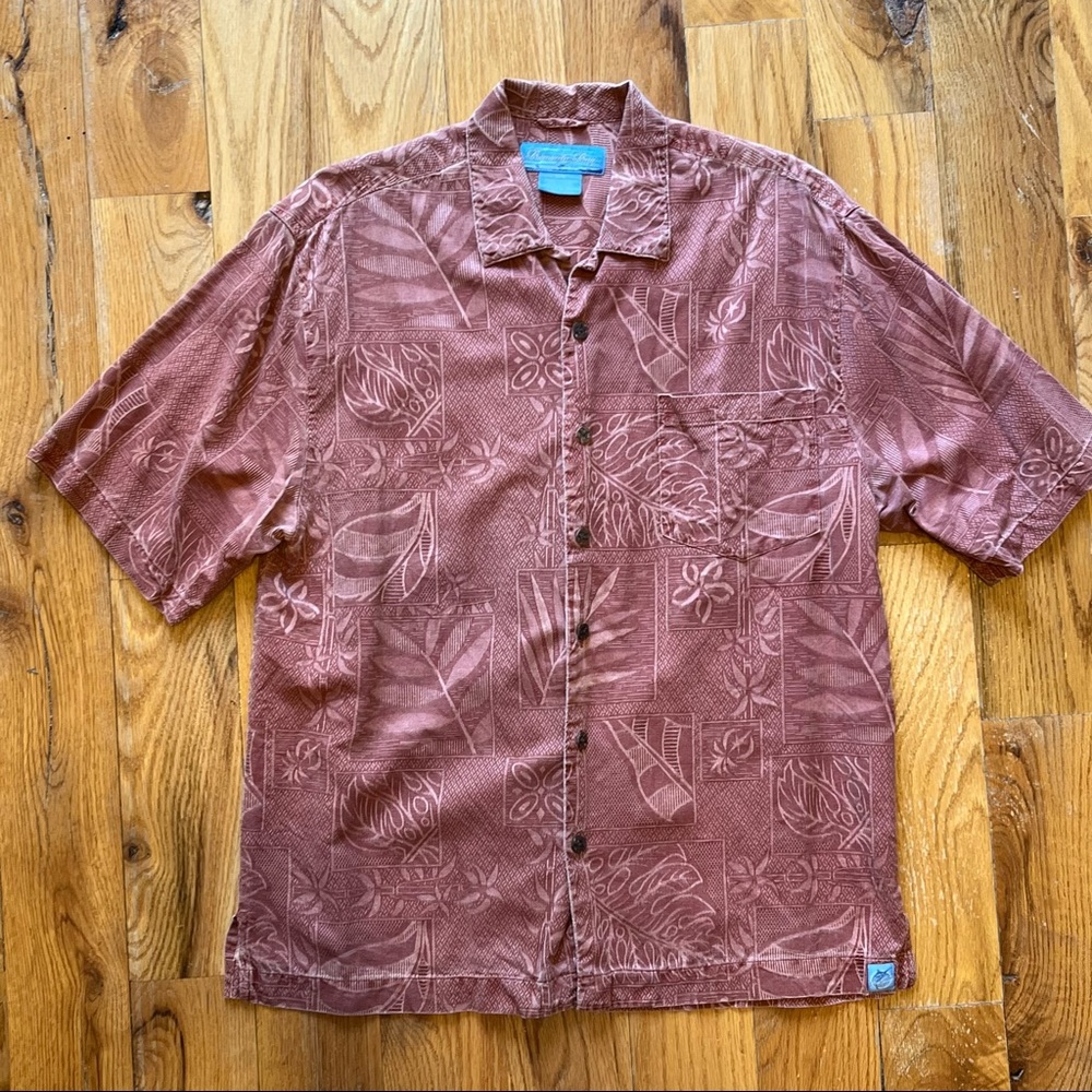 North 44 Hawaiian shirt. Size medium. 100% cotton coral/shrimp color.